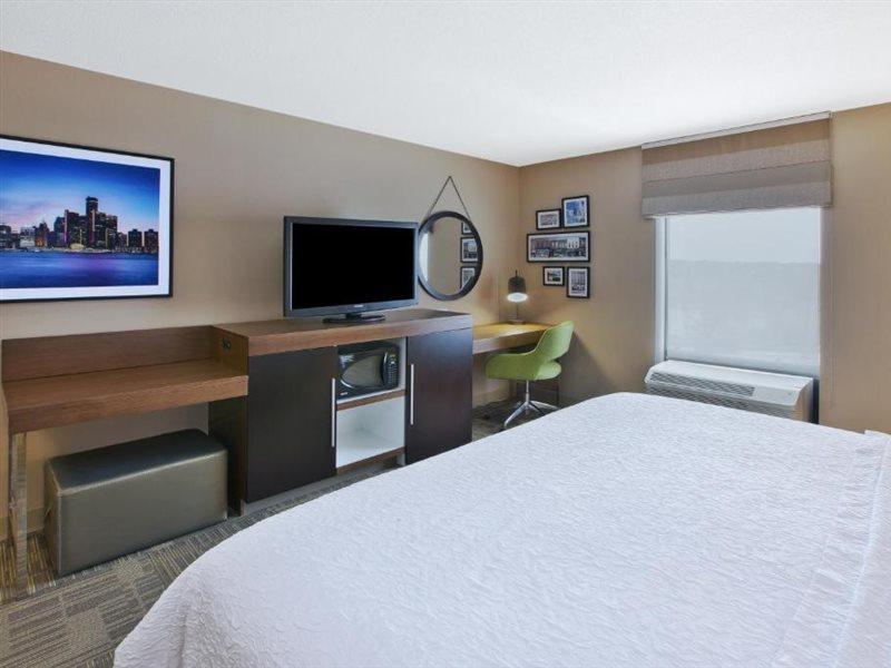 Hampton Inn Commerce/Novi Εξωτερικό φωτογραφία