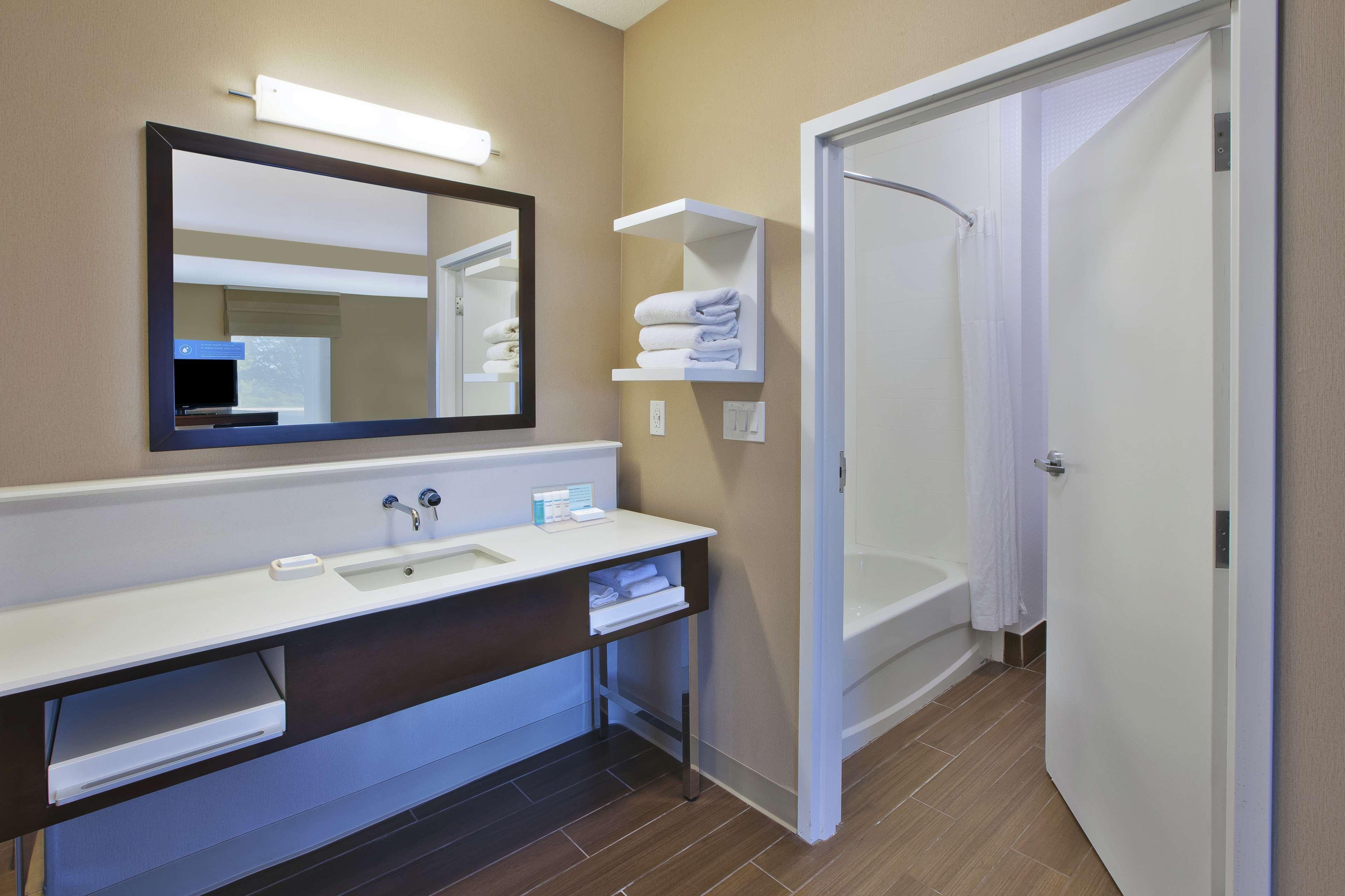 Hampton Inn Commerce/Novi Εξωτερικό φωτογραφία