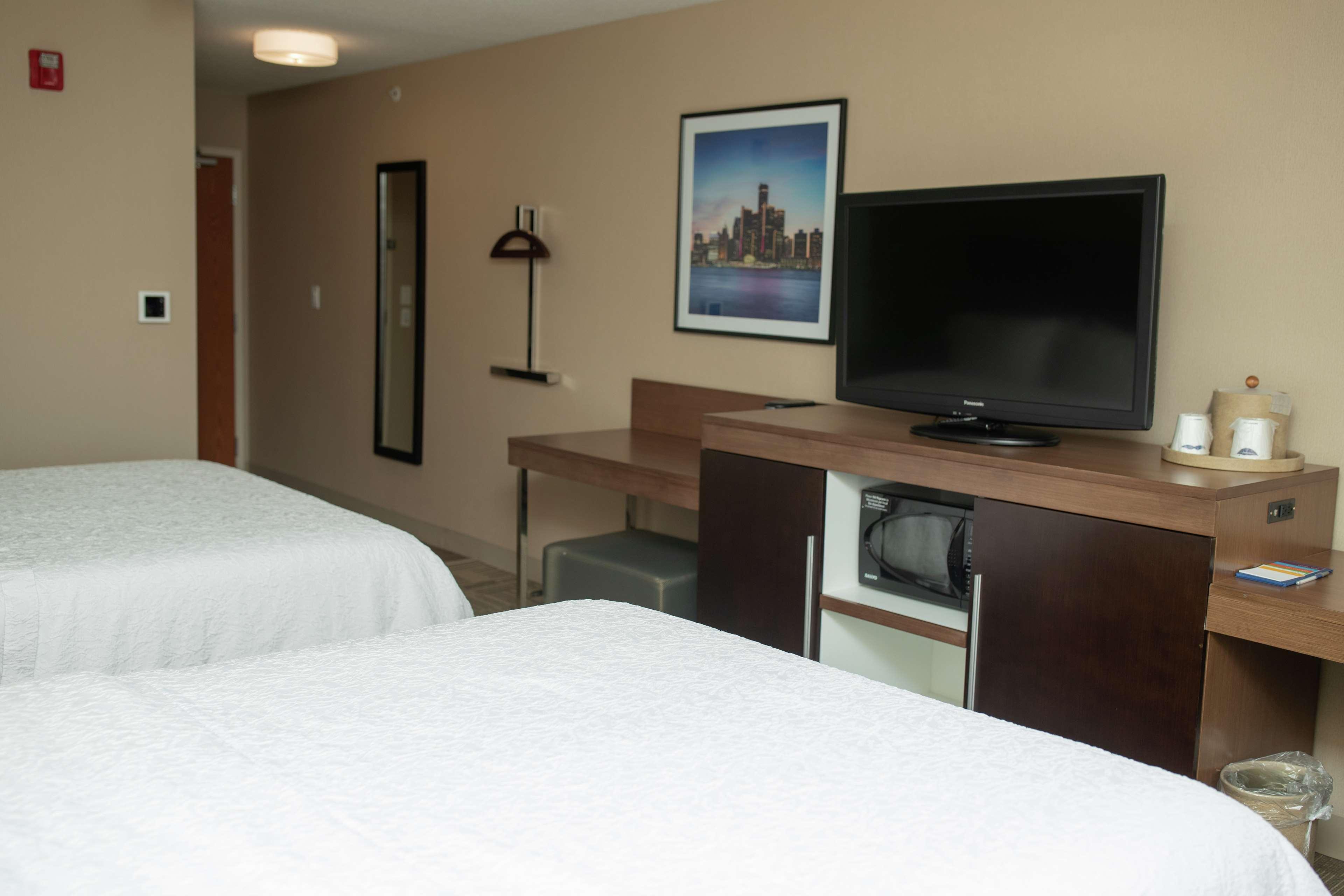 Hampton Inn Commerce/Novi Εξωτερικό φωτογραφία