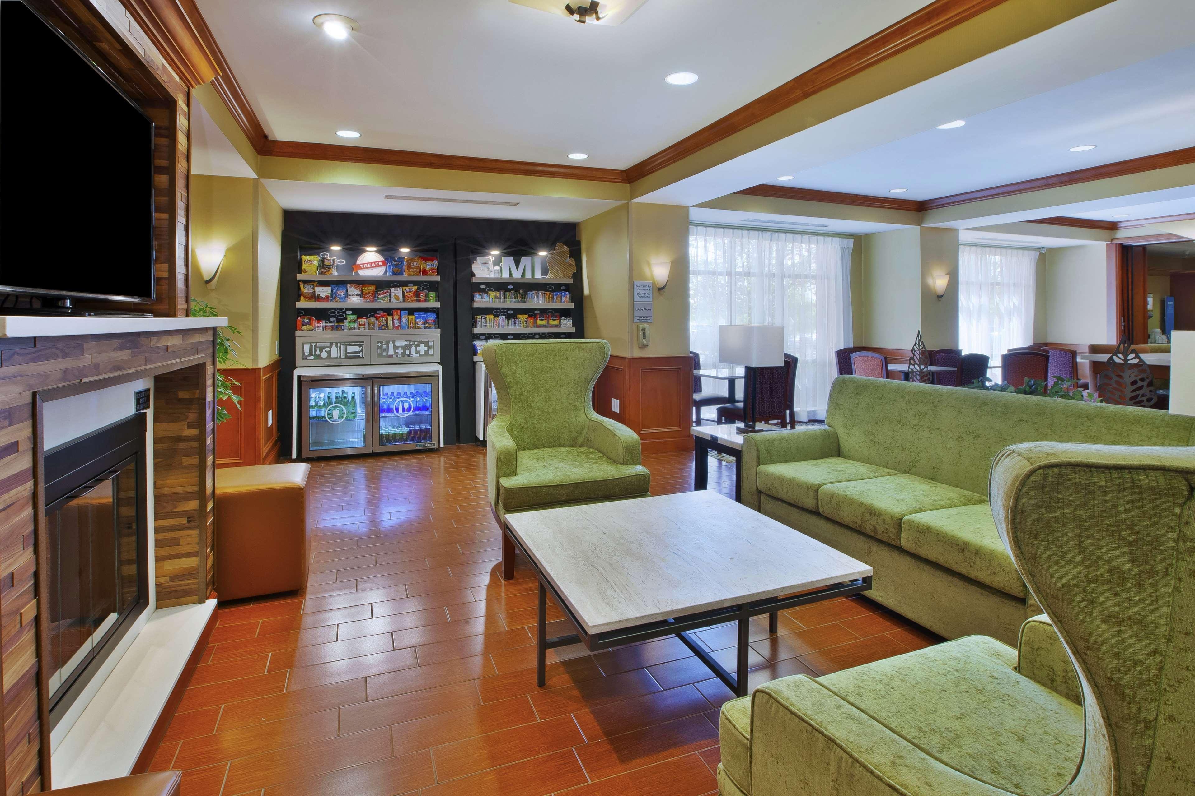 Hampton Inn Commerce/Novi Εξωτερικό φωτογραφία