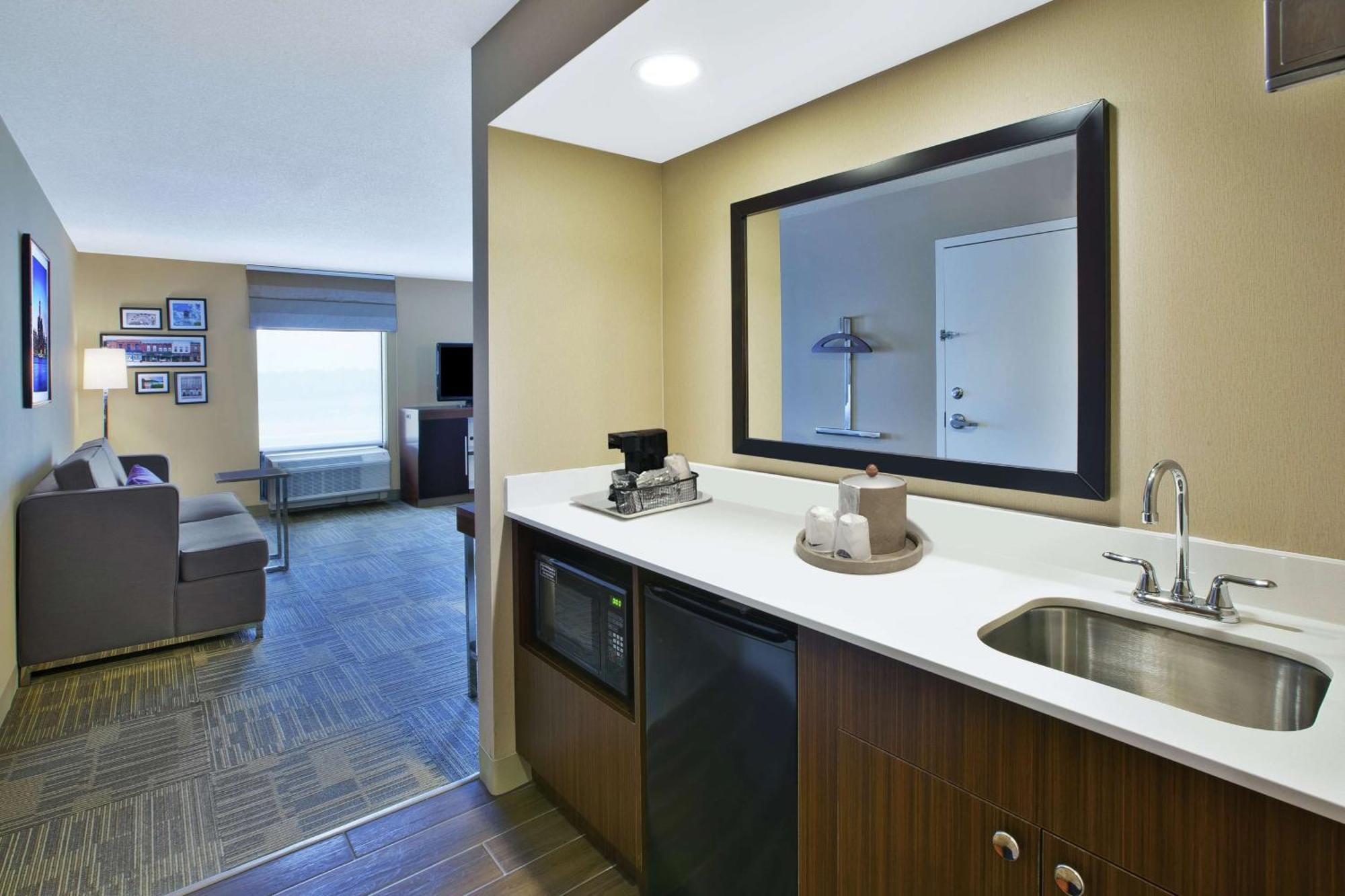 Hampton Inn Commerce/Novi Εξωτερικό φωτογραφία