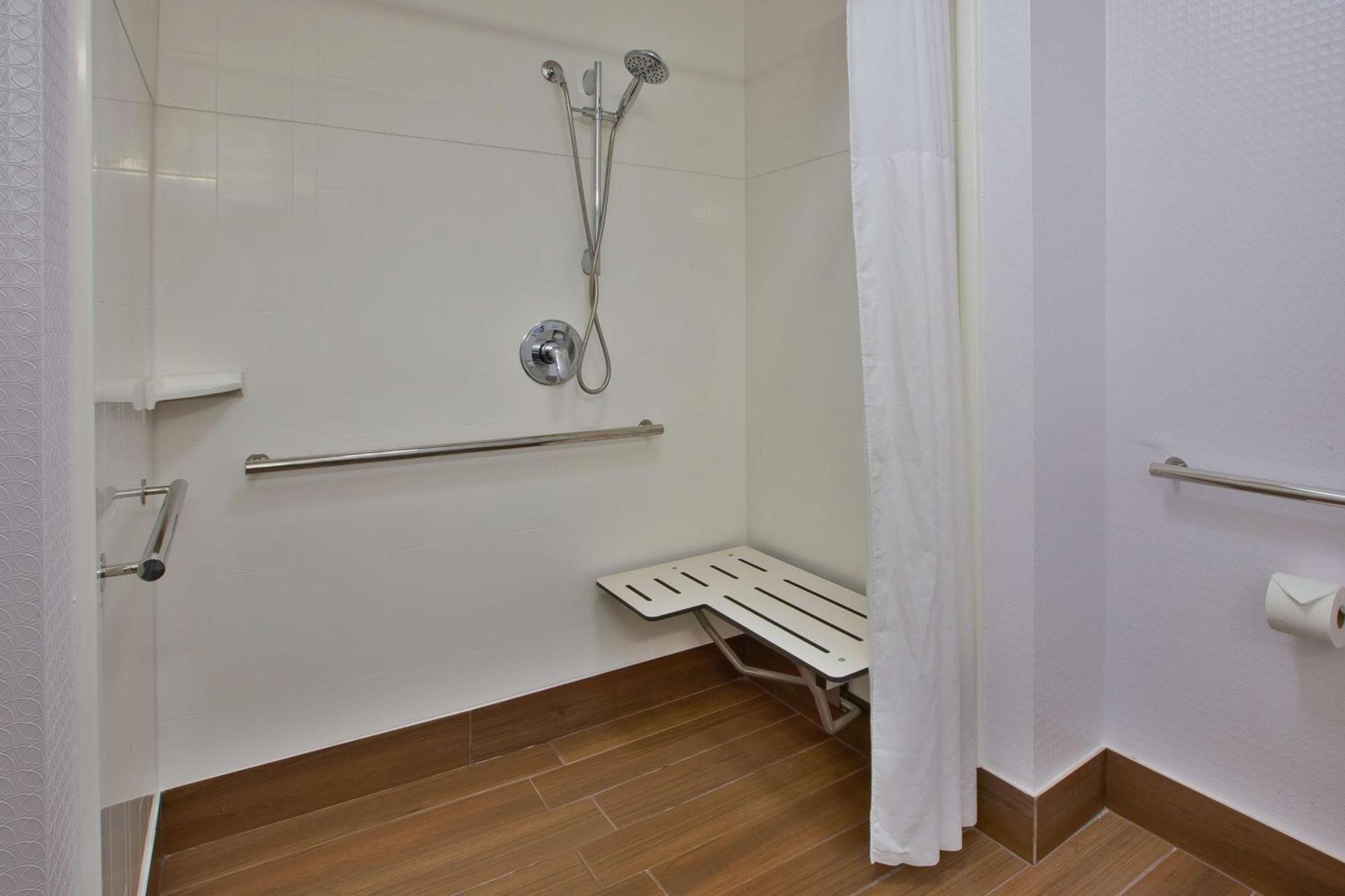 Hampton Inn Commerce/Novi Εξωτερικό φωτογραφία