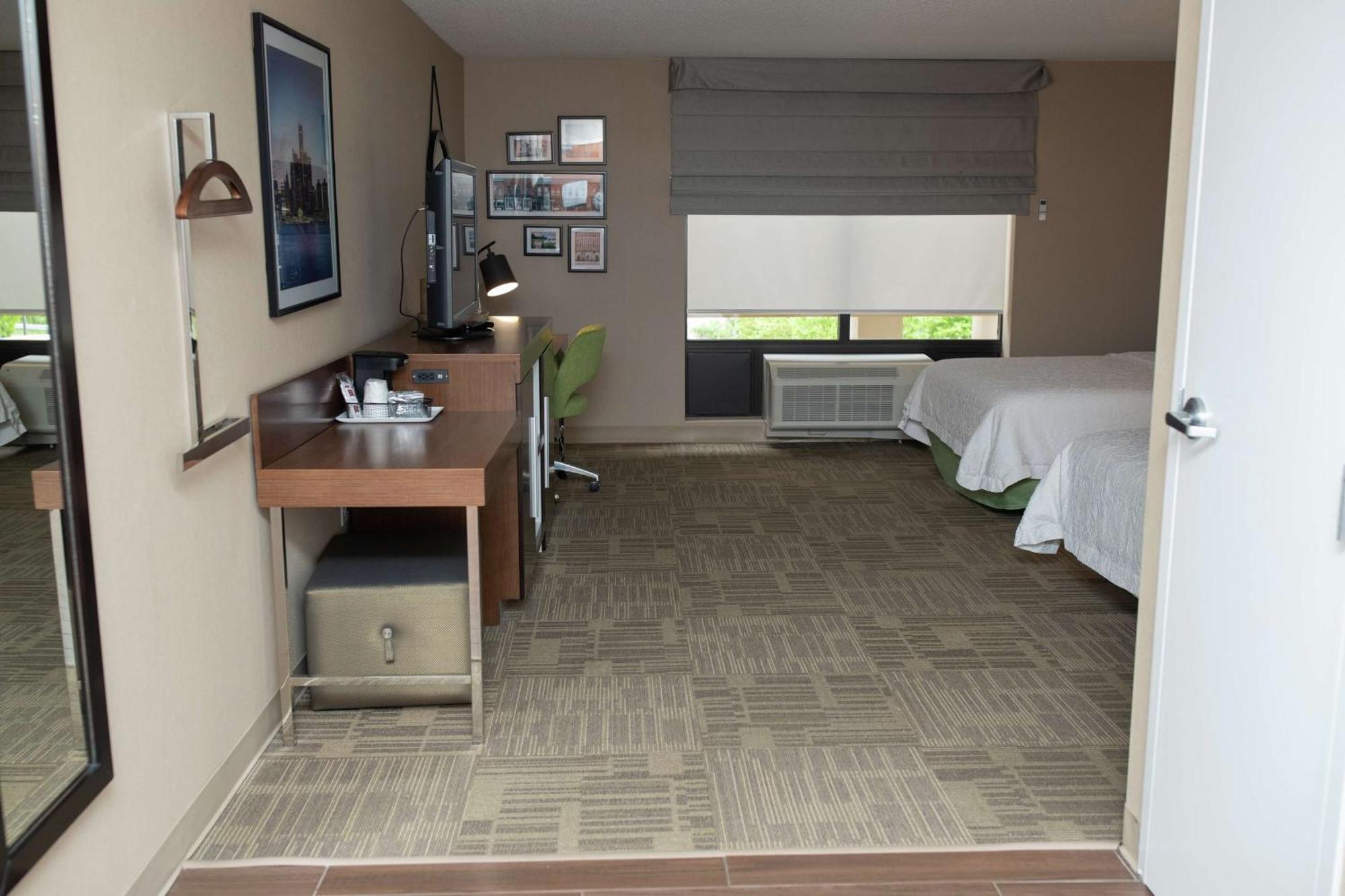 Hampton Inn Commerce/Novi Εξωτερικό φωτογραφία