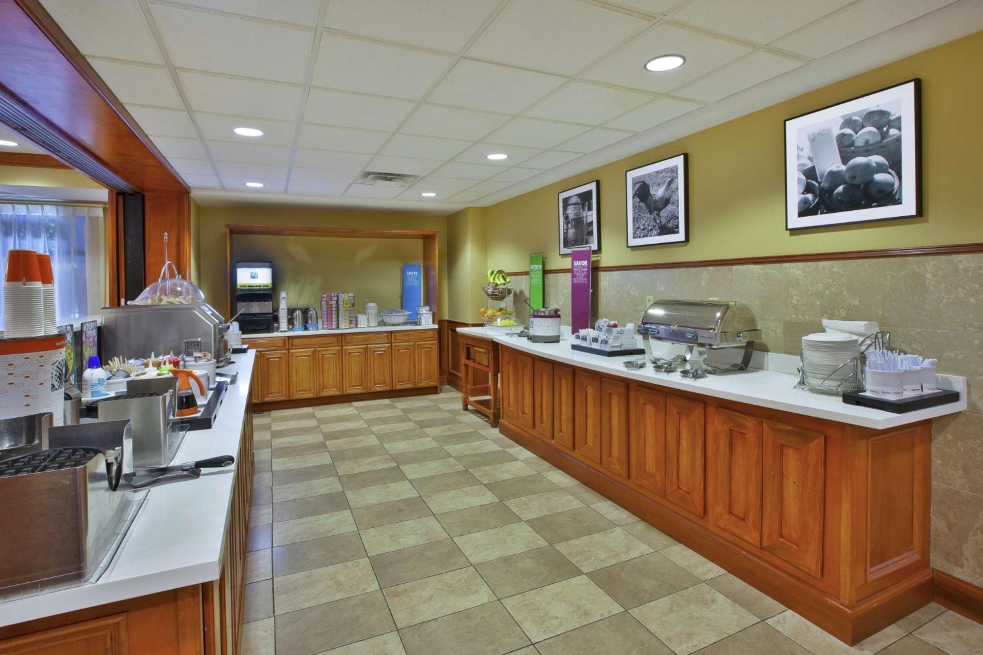 Hampton Inn Commerce/Novi Εξωτερικό φωτογραφία